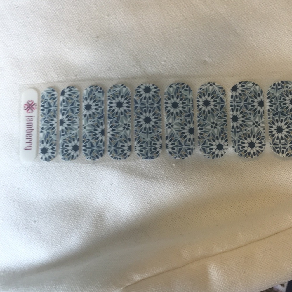 Half sheet jamberry nail wrap